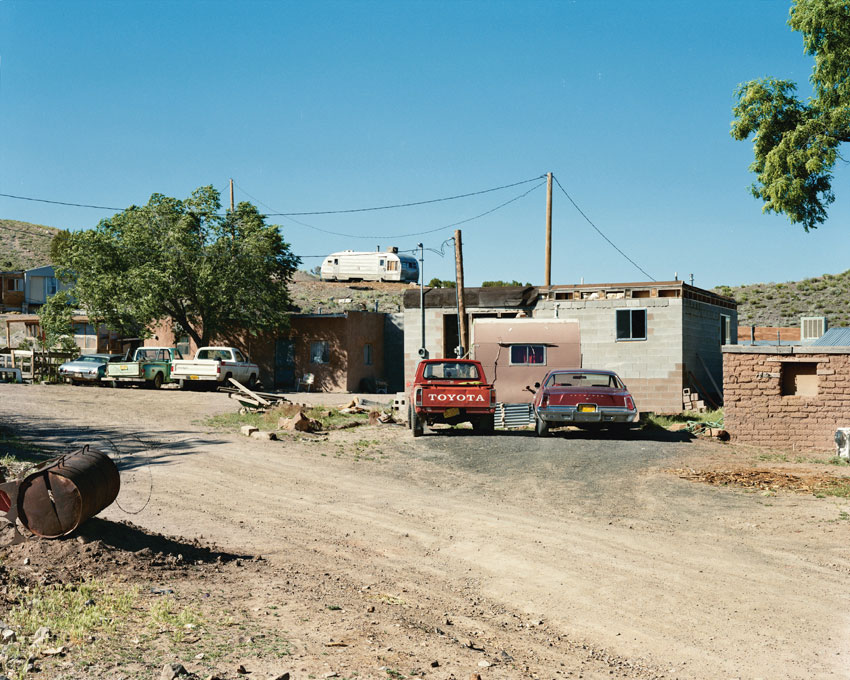 Maison en adobe et mobil-homes, La Cienega, Nouveau-Mexique, 1987.