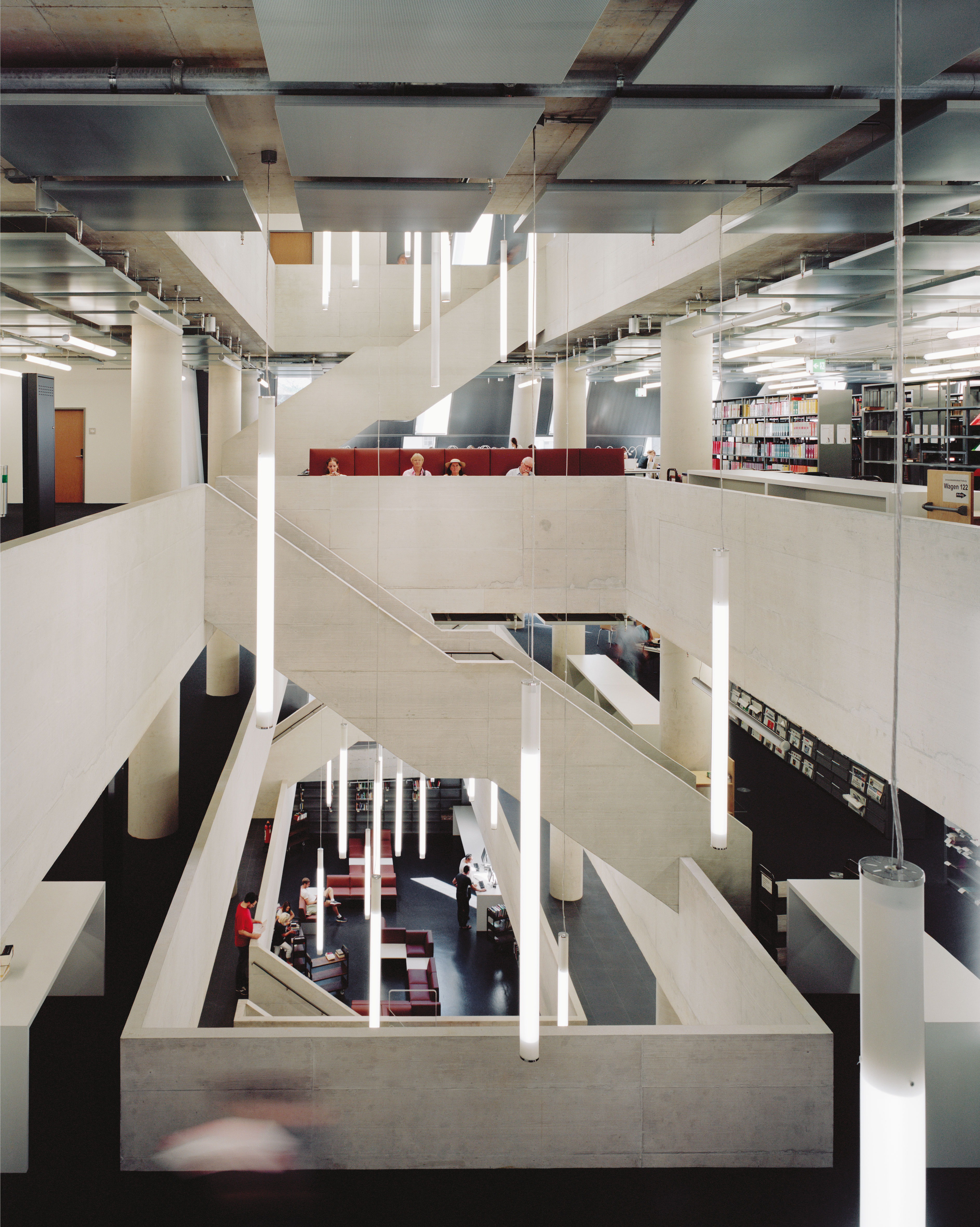 Circulation introvertie dans la partie abritant les collections
