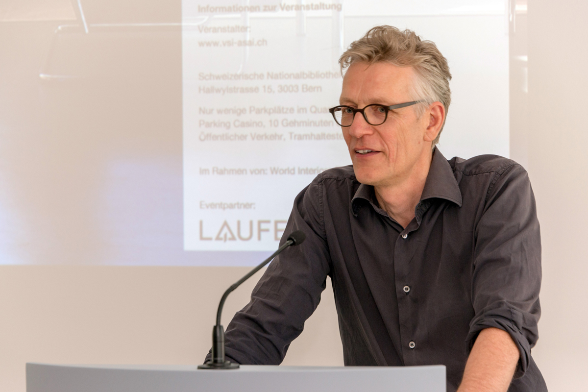 Martin Wachter, Präsident des vsi.asai., spricht über das diesjährige Thema «Ausblick – Einblick – Rückblick in die Innenarchitektur».