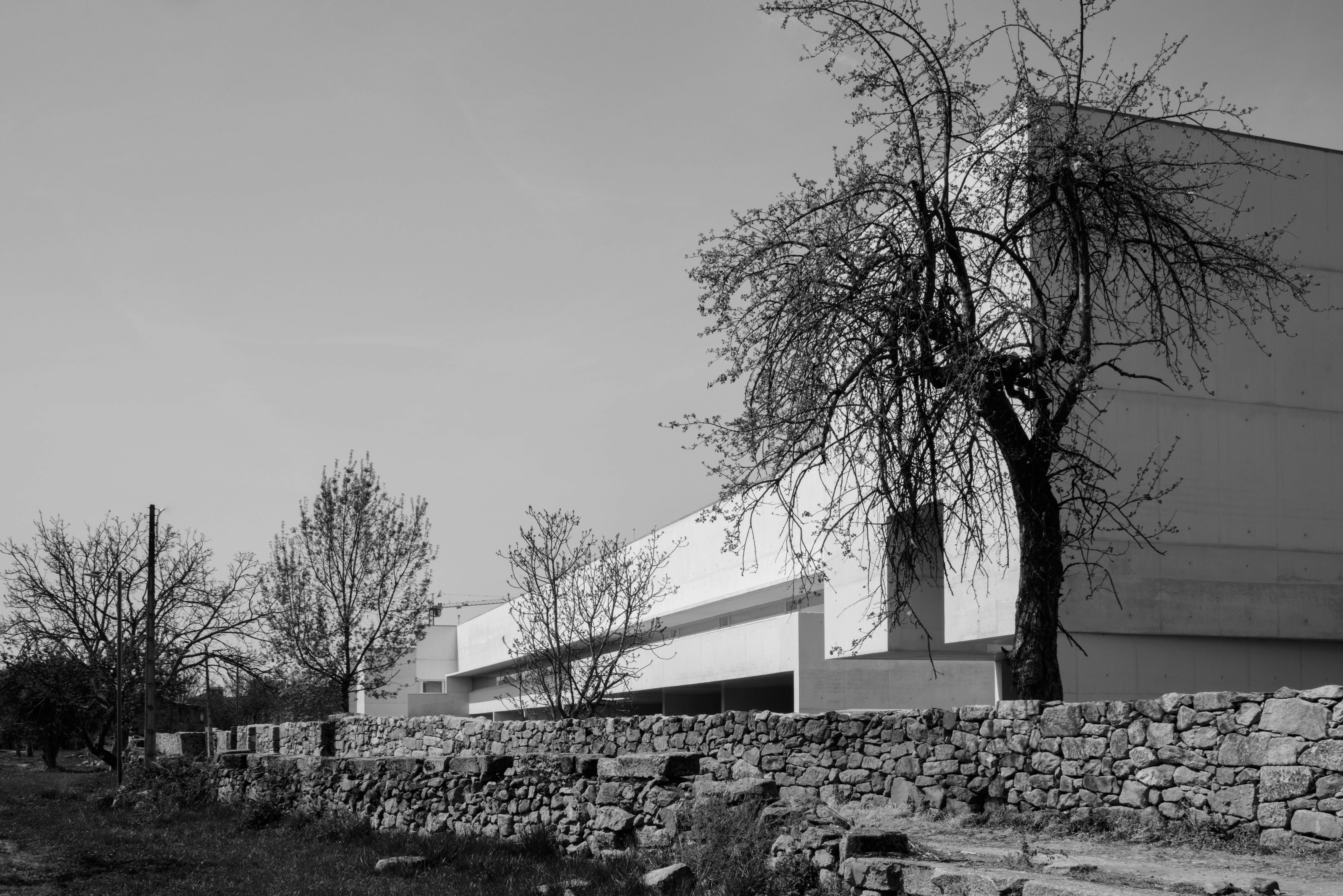 Álvaro Siza, musée Nadir Afonso, 2003-2016, vues sur le bâtiment côté ville et rivière