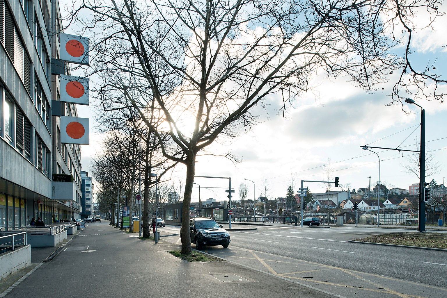 Il contesto urbano ad alta densità lungo la Thurgauerstrasse.