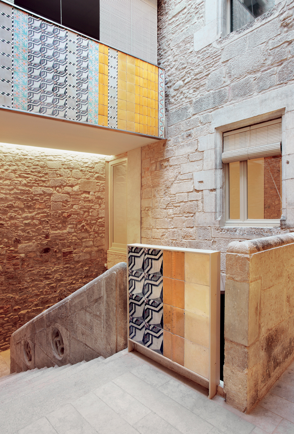 Maison Collage dans la vieille ville de Girona. Capdeferro arquitectura, 2003-2010.
