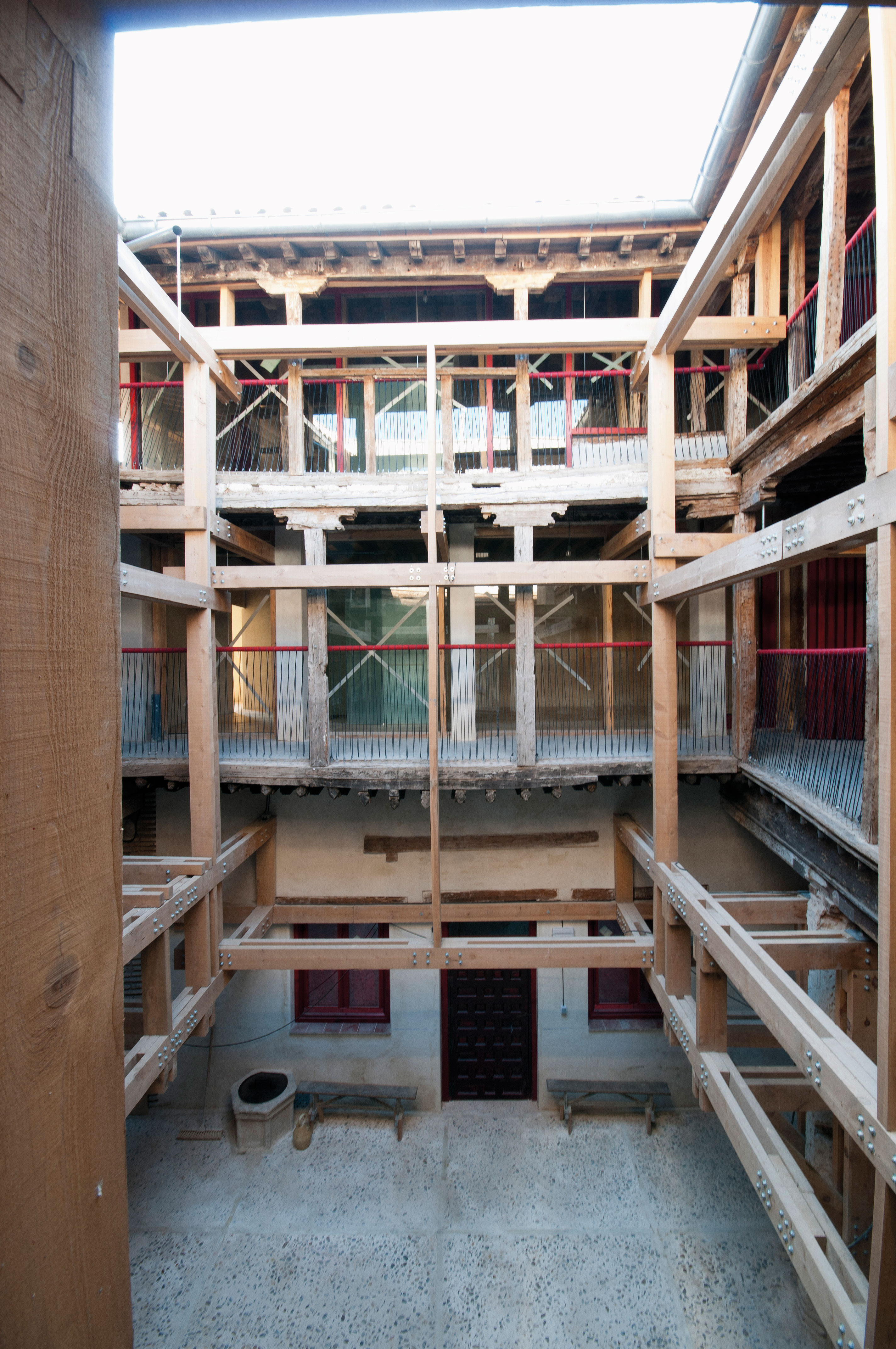 Re-Habiter. Professeurs et étudiants de l’Ecole d’Architecture de Toledo, 2015.
