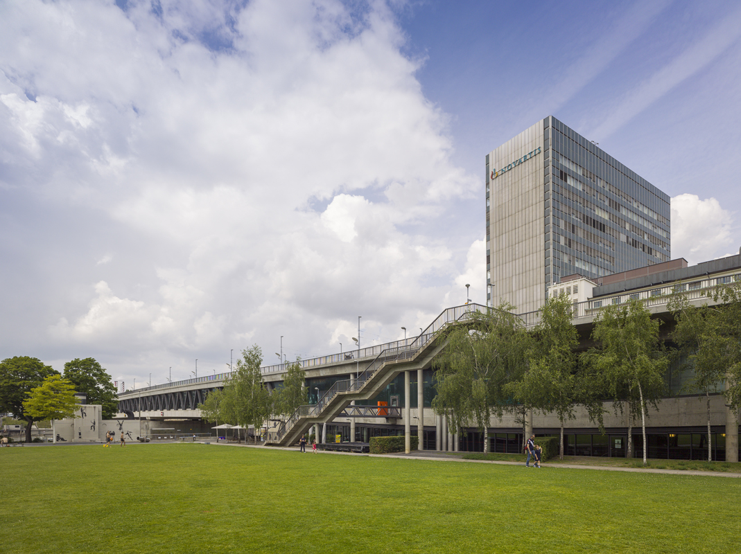 Zum anderen gibt es einen Ausstieg an der Dreirosenbrücke. Damit wird auch die Verbindung zur anderen Rheinseite mit dem Novartis Campus und den Entwicklungsgebieten rund um Volta Nord gestärkt. Dieser Haltepunkt liegt zudem strategisch richtig im Hinblick auf die zukünftige trinationale Planung. Alles in al­lem ist die Herzstück-Planung ein vorbildlicher Prozess. Die Infrastrukturplanung berücksichtigt die städtebaulichen Bedürfnisse, und die Disziplinen sind in engem Austausch. Wichtig ist, dass w