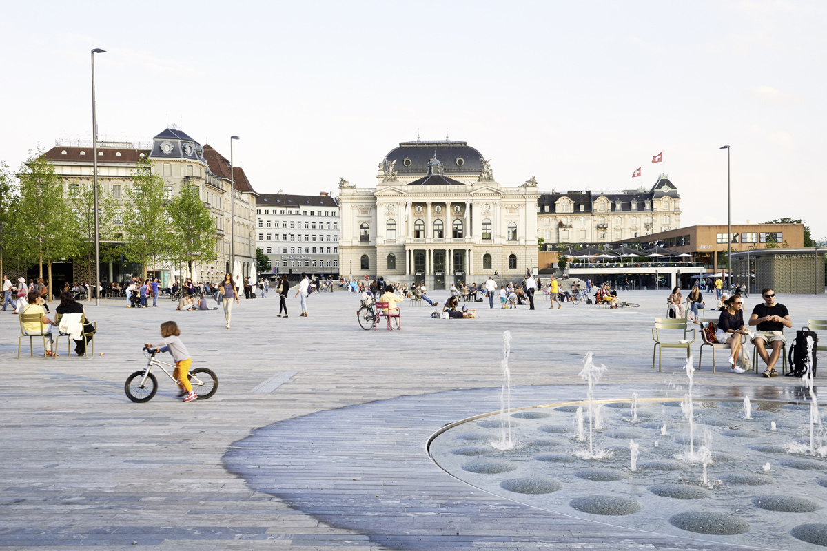 Am Tagungsort: der nach Plänen der Landschaftsarchitekten vetschpartner umgestaltete Sechseläutenplatz in Zürich.