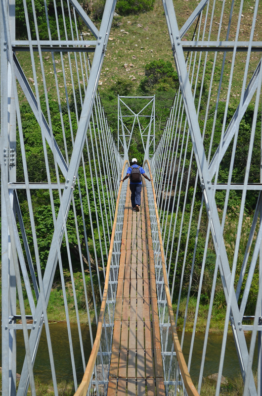 Hängebrücke in Benutzung.