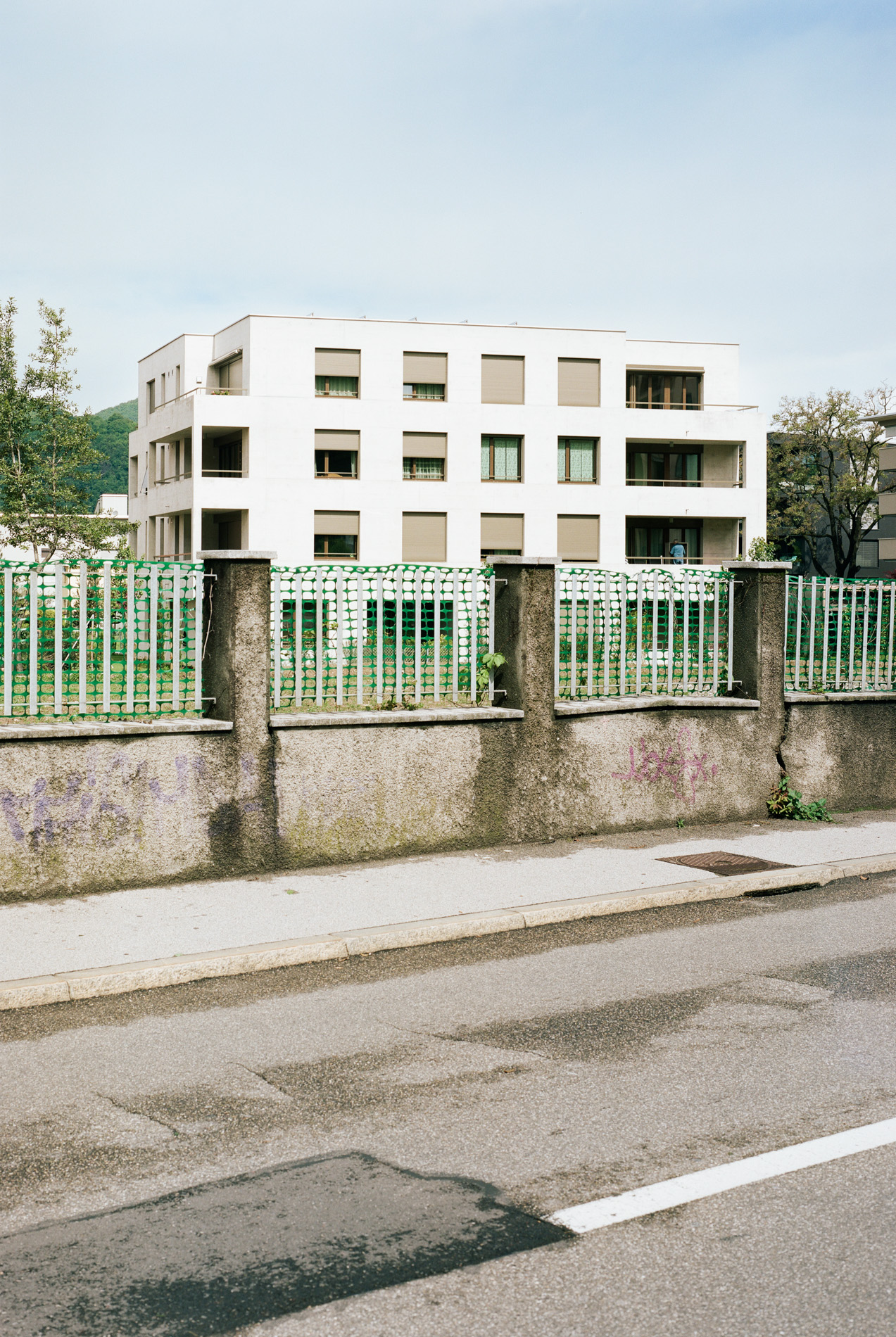 Edificio residenziale in via Giacomo Rizzi a Mendrisio. Architetto: Mihail Amariei