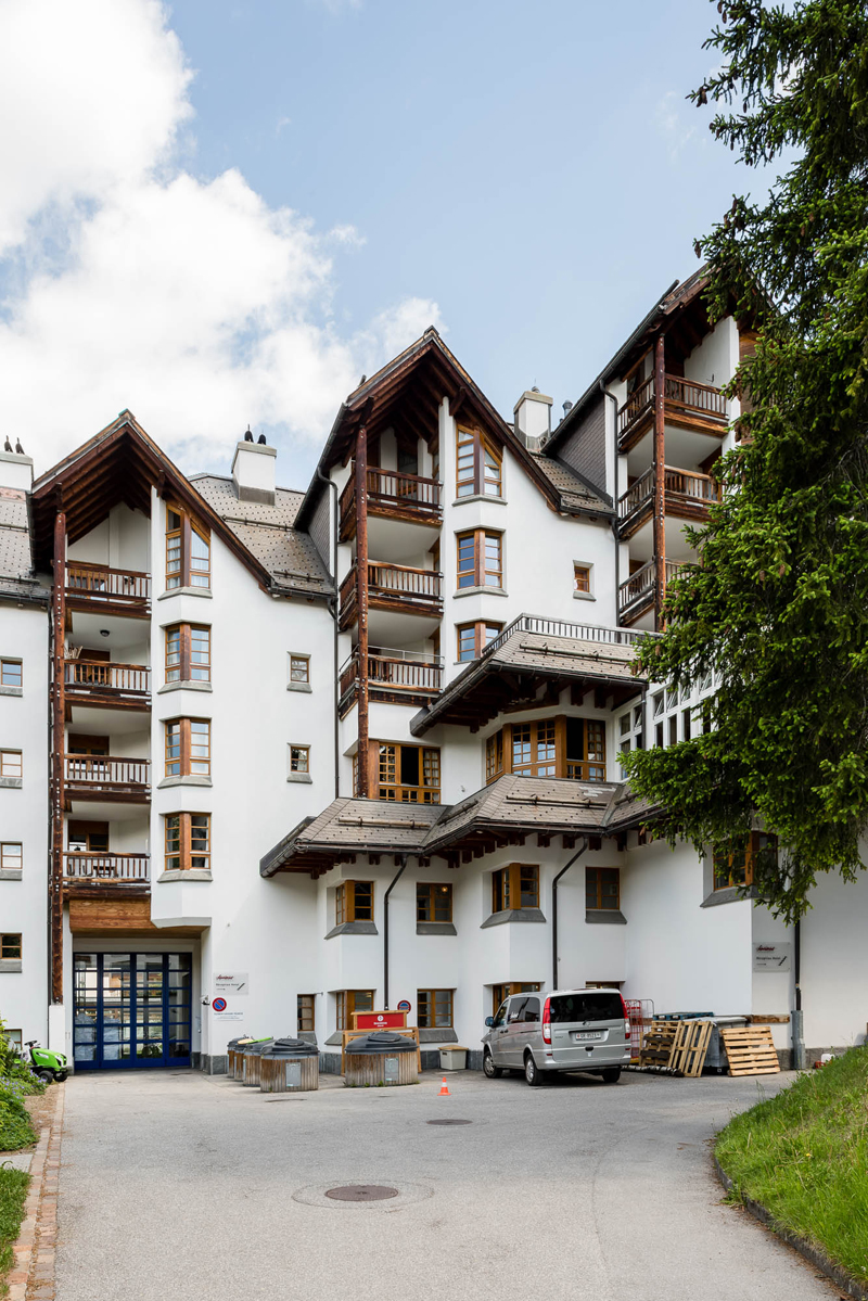 Ansicht des Viersternehotels Schweizerhof: Der Rückgang der Hotelbetten soll in den nächsten Jahren gestoppt werden.