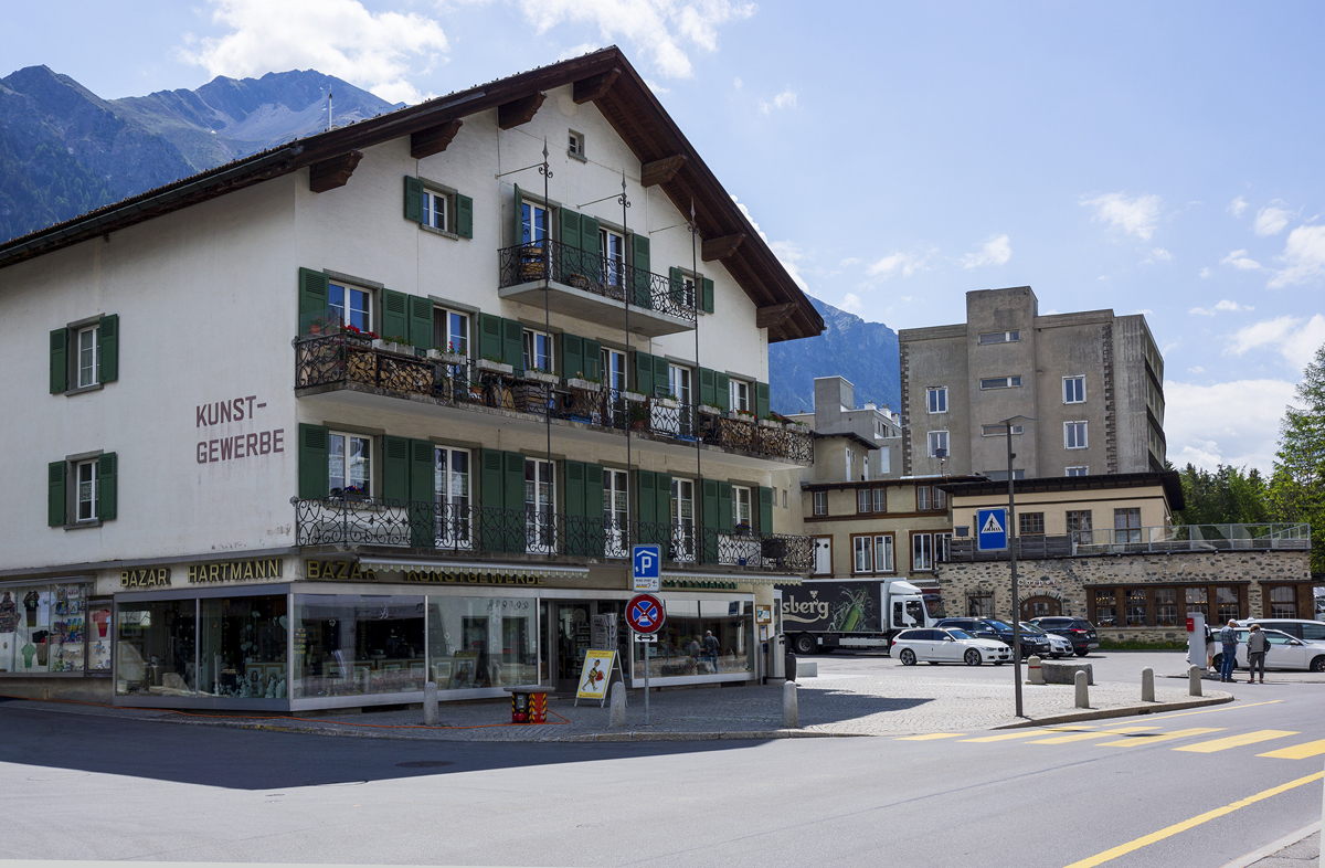 Blick auf den ehemaligen Postplatz und das dahinterliegende Kurhaus; letzteres soll einem Neubau weichen.
