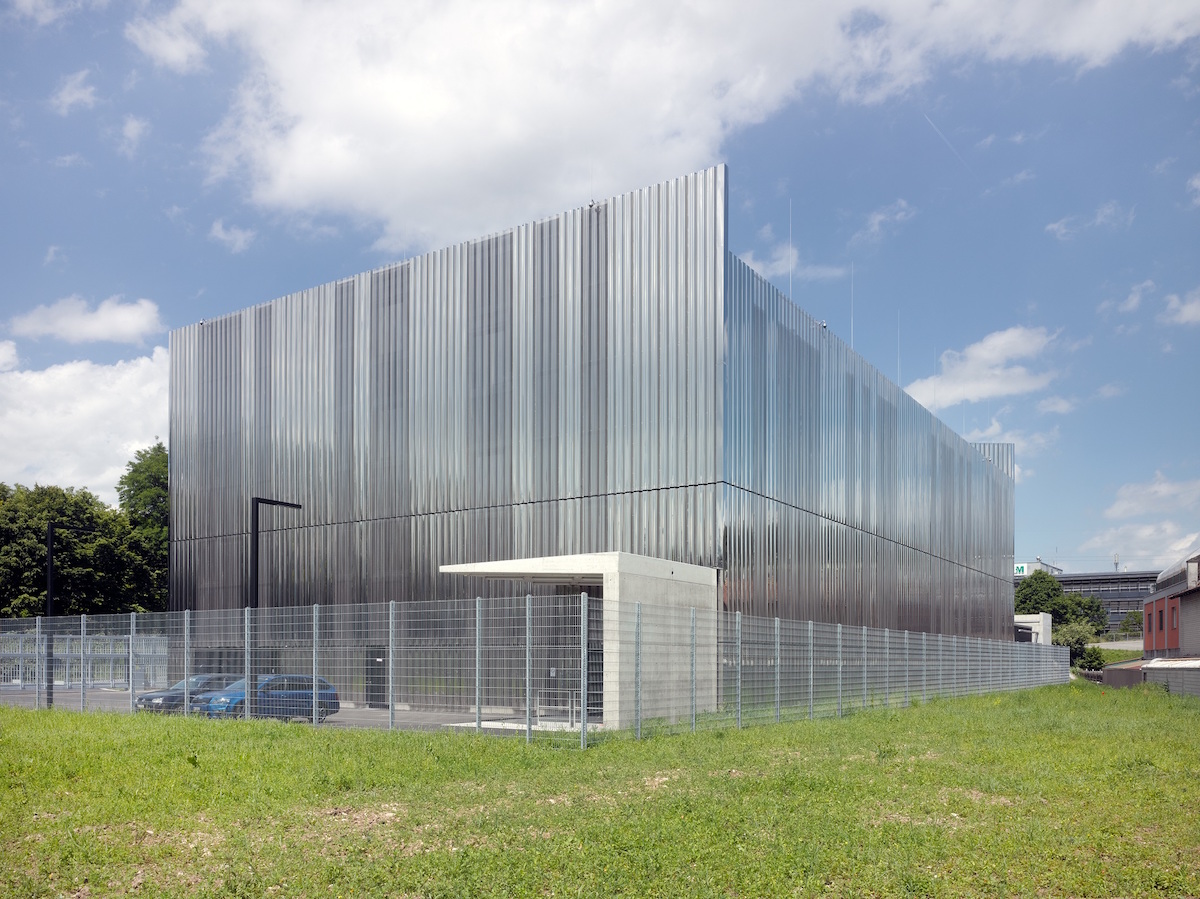 ffbk Architekten und Quickline Business haben mit dem Datacube in Münchenstein den Hauptpreis der Ausgabe 2016 gewonnen.
