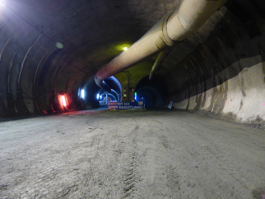 Die beiden Verbindungstunnel führen von der bestehenden Südumfahrung Innsbruck zum eigentlichen Brenner-Basistunnel. 2017 erfolgten die Durchschläge der Röhren. Das Inntal ist damit mit dem Wipptal verbunden.