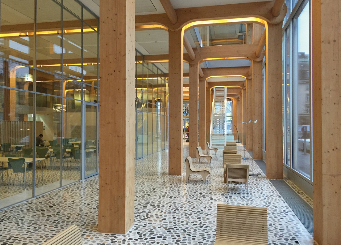 Tamedia-Verlagshaus von Shigeru Ban in Zürich, Innenansicht.