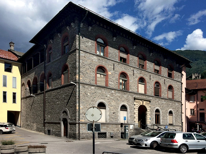 Immagini di edifici analizzati con il metodo PETRA sul territorio cantonale.