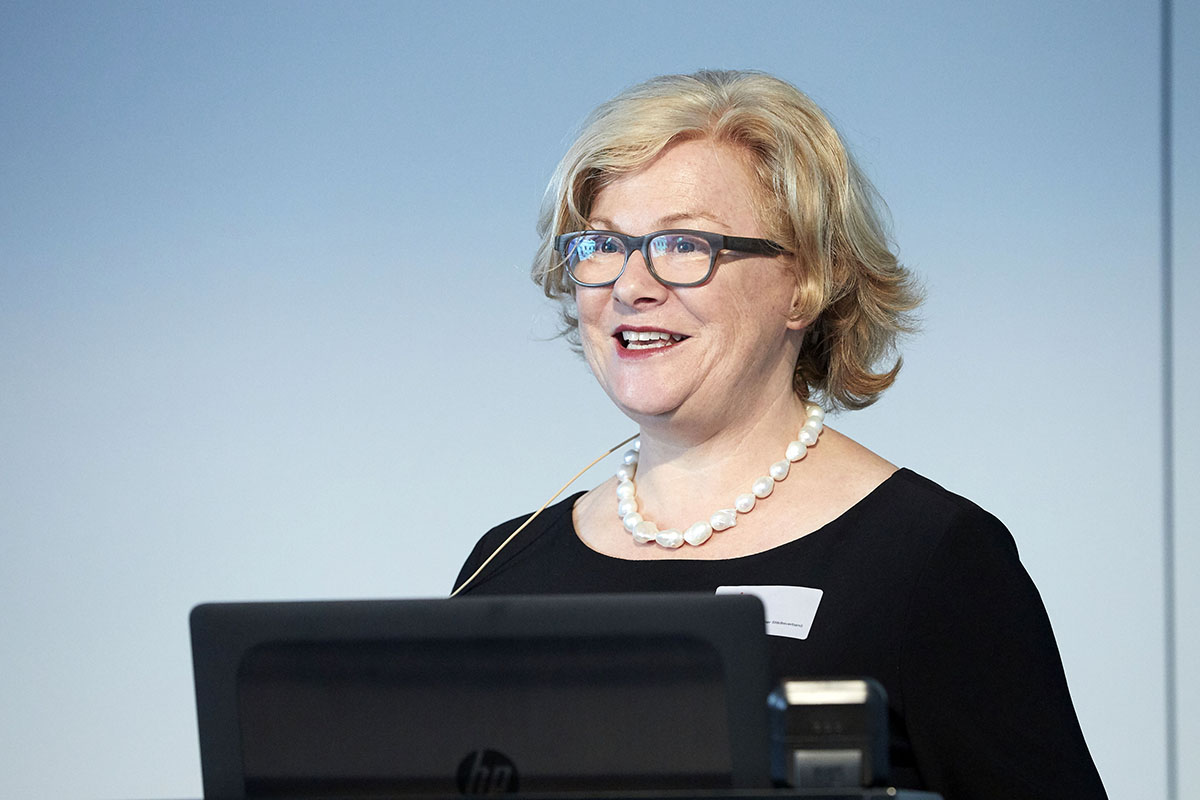 Renate Amstutz, Direktorin des Schweizerischen Städteverbands, reflektierte die Geschichte der Plätze in der europäischen Stadt und über deren Wandel.