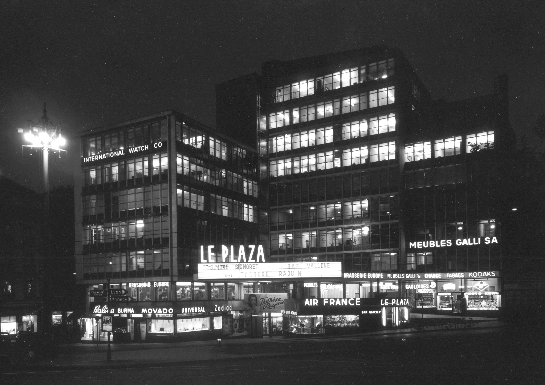 Mont-Blanc Centre, vue de nuit vers 1953