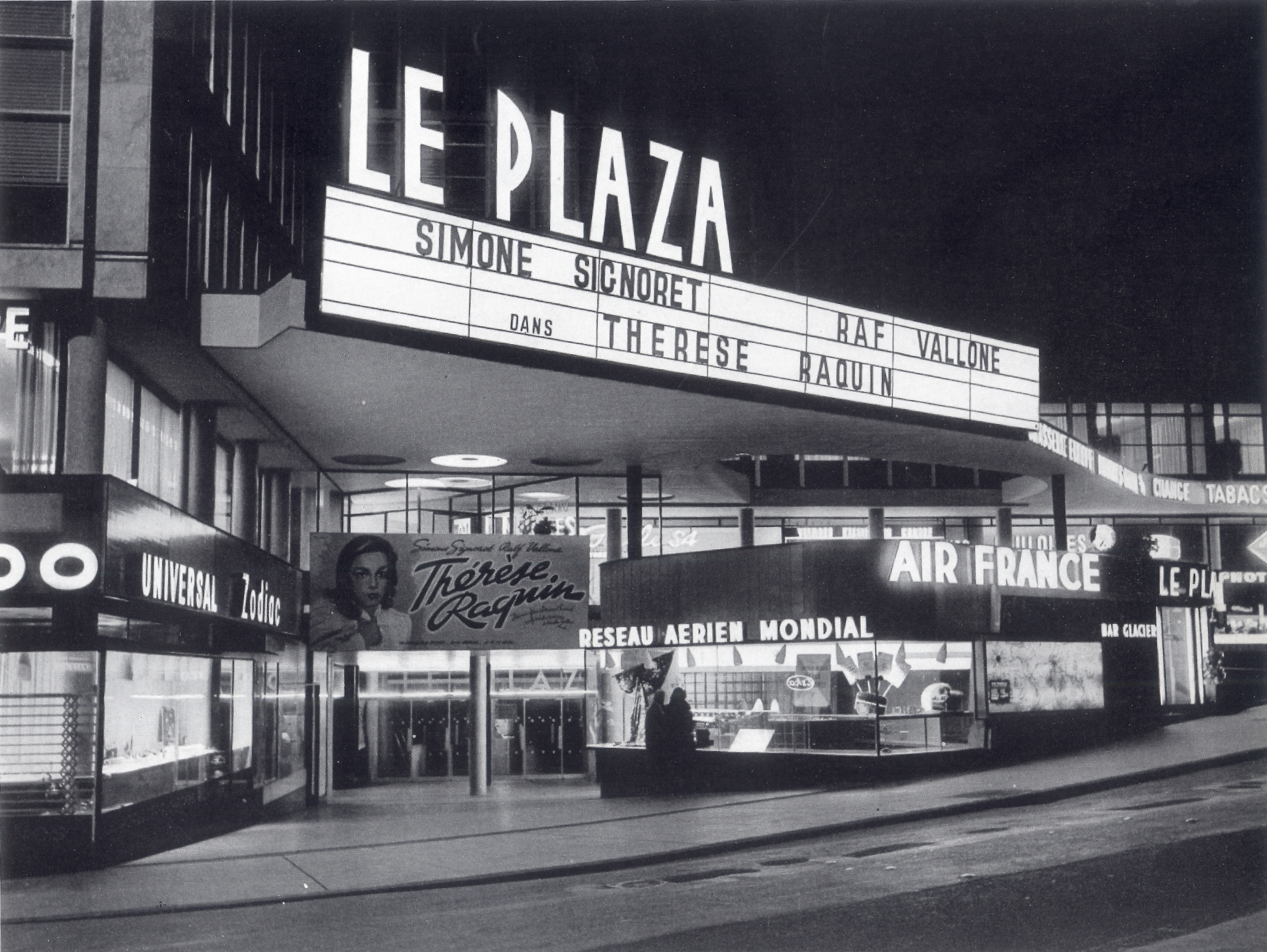 Vue de nuit, la similitude du cadrage des perspectives et des photographies est saisissante