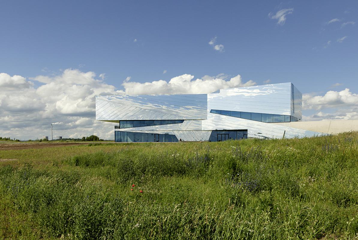 Gewinner bei den Kulturbauten: das Forschungs- und Erlebniszentrum Schöninger Speer (D, 2013) von Holzer Kobler Architekturen.