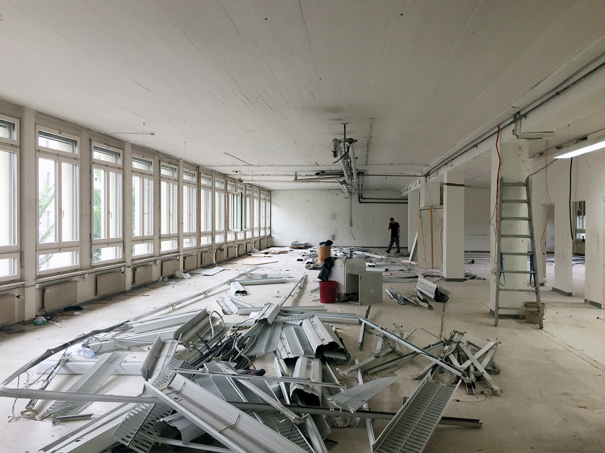 Alles, was die schöne Architektur verdeckt, muss raus, damit das Licht die Räume fluten kann.