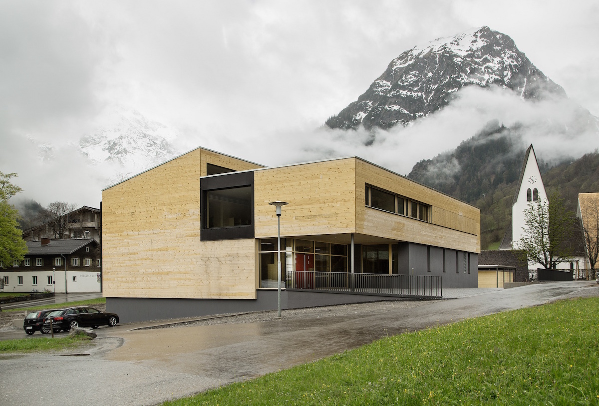 1. Preis: Schulgebäude von Brand