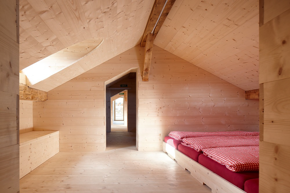 Mit Anerkennungspreis: Umnutzung Hütte Alp Glivers, Sumvitg GR Bauherrschaft: Corporaziun d’alps Sumvitg Architektur: Gujan + Pally, Curaglia Baukosten: 0.35 Mio. Franken Baujahr: 2012