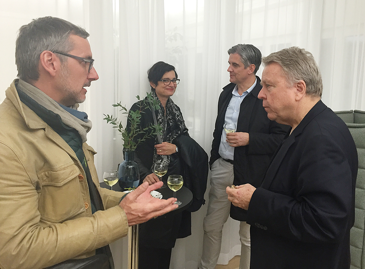 Raphael Frei von pool Architekten, Mateja Vehovar von Vehovar &amp; Jauslin Architekten, Stefan Cadosch und Martin Heller, Verwaltungsratspräsident von espazium – Der Verlag für Baukultur.