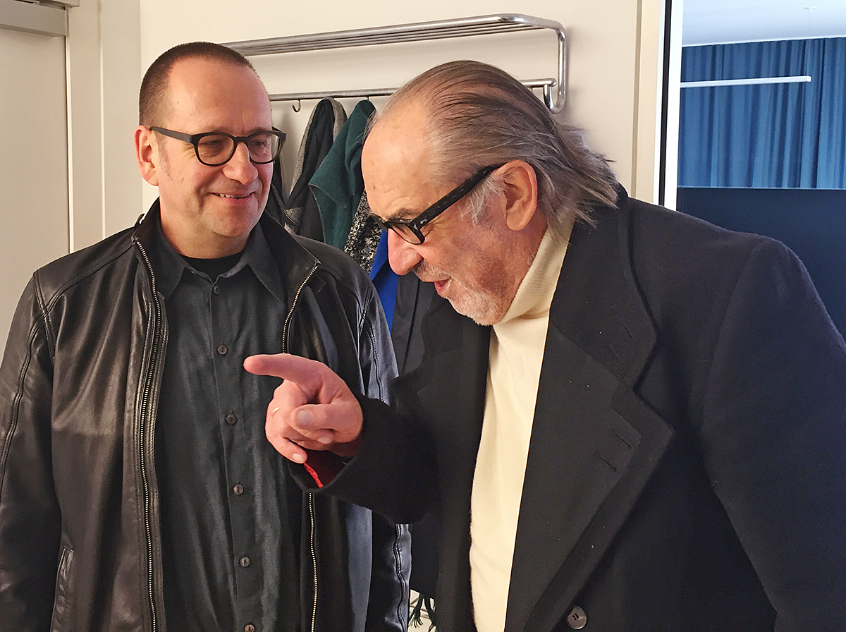 Ivo Vasella, Kommunikation SIA, freut sich über das Wiedersehen mit Charles von Büren.