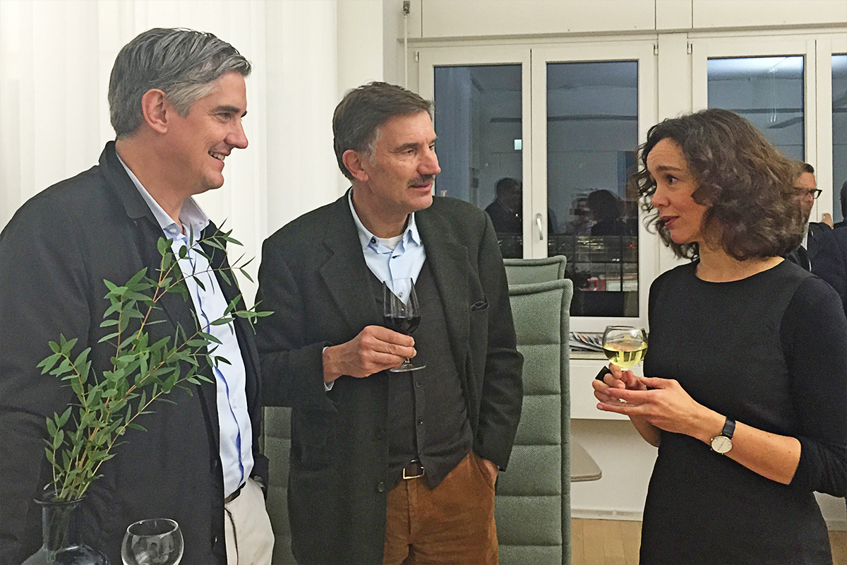 Stefan Cadosch und Markus Schaefle von Romero Schaefle Partner Architekten mit Judit Solt.