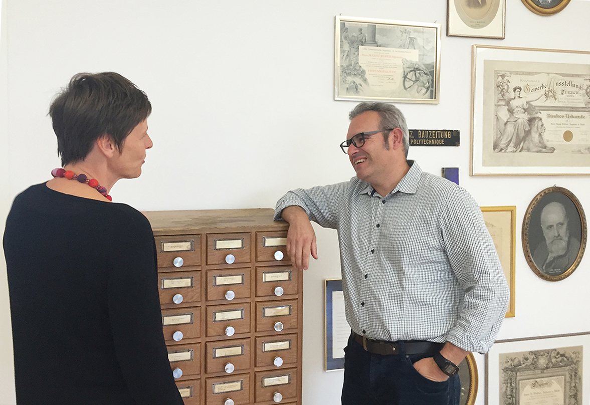 Katharina Schober mit Antonio Sedda, Redaktor www.espazium.ch und TEC21.