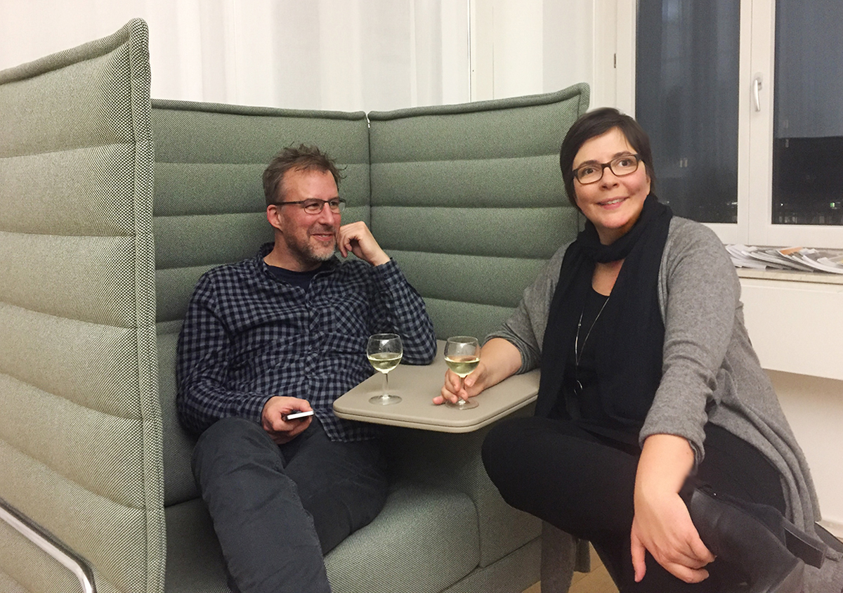 Alexander Felix, Redaktor beim Birkhäuser Verlag, mit TEC21-Artdirector Anna-Lena Walther.