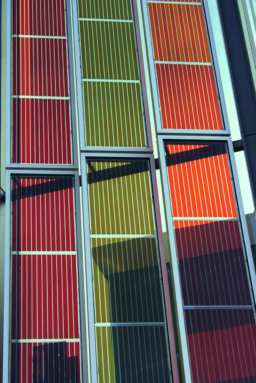 Transluzente Graetzel-Photovoltaikzellen werden demnächst am Swiss Tech Convention Center zum Einsatz kommen.