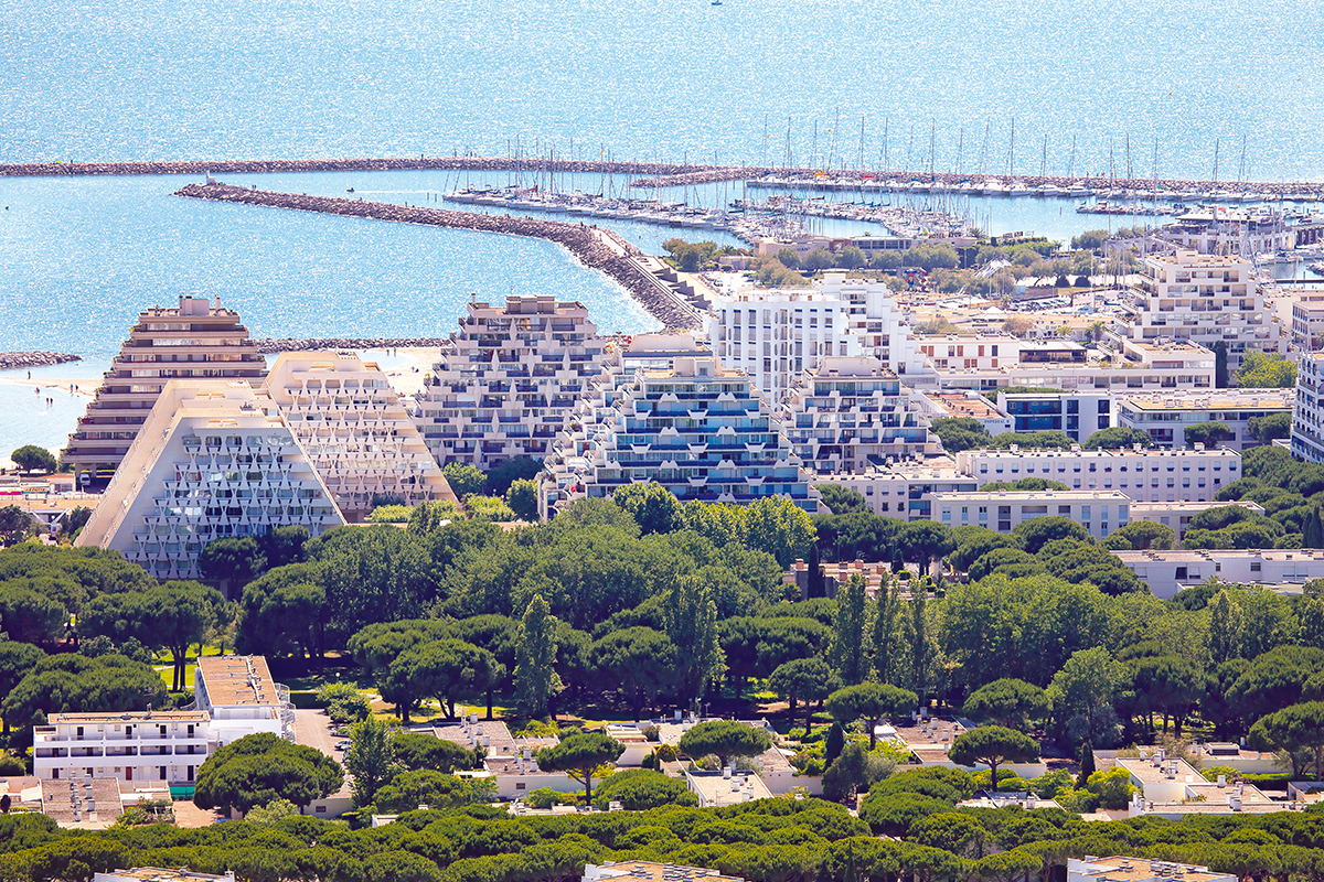 Das «männliche» Quartier um das 17 ha grosse Hafenbecken mit seinen Pyramiden