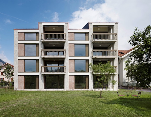 Anerkennung: Mehrfamilienhaus La Contenta in Domat/Ems von Aita Flury, Zürich, 2015