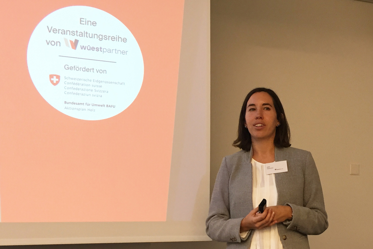 Dr. Julia Selberherr, Manager bei Wüest Partner in Zürich, eröffnete die Reihe der Referate aus ökonomischer Sicht.