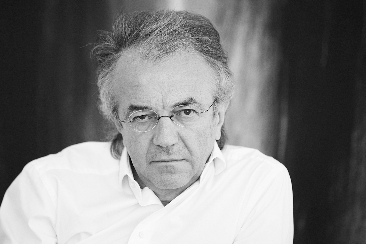 Werner Sobek ist Architekt und beratender Ingenieur, Leiter des Instituts für Leichtbau Entwerfen und Konstruieren (ILEK) der Universität Stuttgart und Gastprofessor an zahlreichen Universitäten im In- und Ausland.
