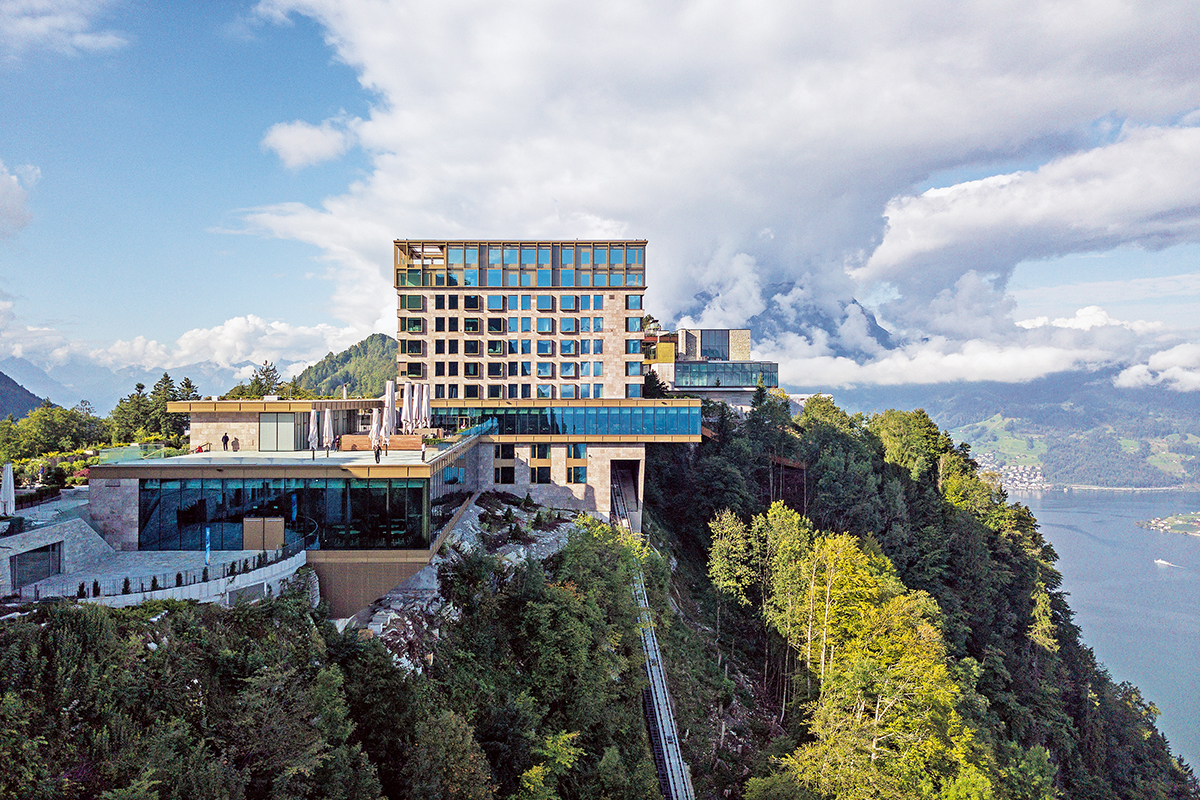 Die neue Mitte der Hotel-Perlenkette: das «Bürgenstock» mit Aussichtsterrassen, verglastem Einliegerdeck und dem angeschlossenen Wellness- und Spa-Bereich.