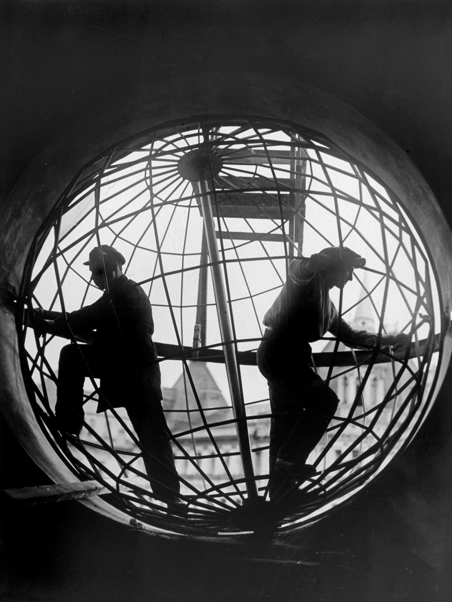 Construction du globe de l’Office central du télégraphe Moscou, Arkady Shaikhet, 1928