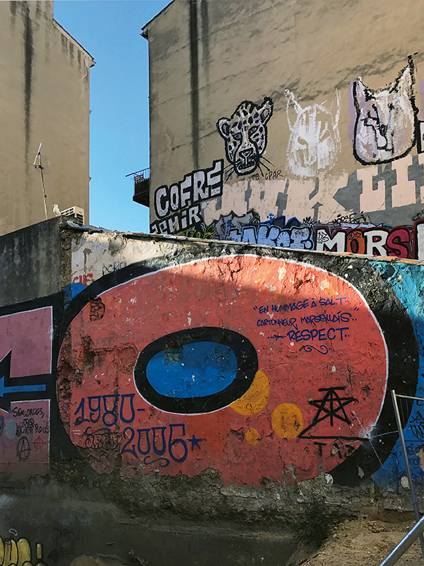 Die französische Hafenstadt am Mittelmeer ist von Graffiti gezeichnet. Manche der Tags und Bilder lassen die urbanen Grauzonen erahnen, in denen sie entstehen.