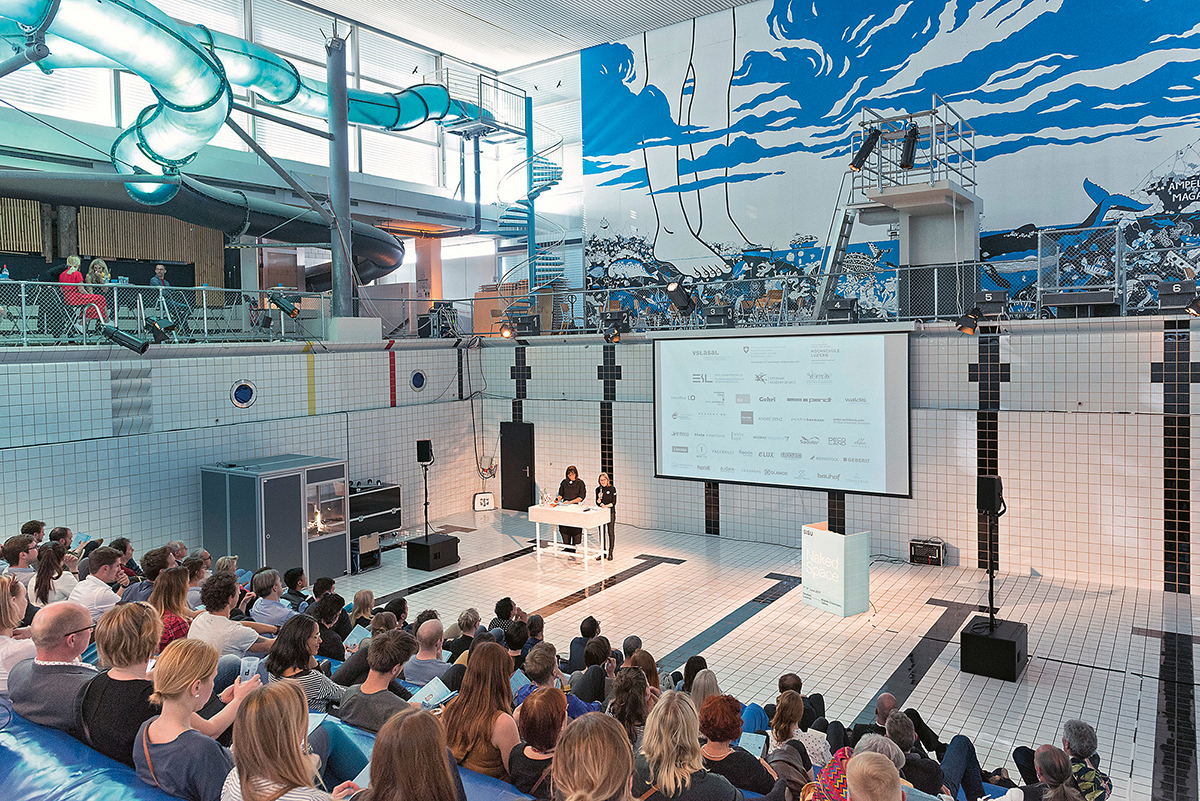 Das Symposium «Naked Space» fand in den stimmungsvollen und zum Thema perfekt passenden Räumen des Luzerner «Neubads» statt. Das ehemalige Hallenbad Biregg stammt aus den 1960er-Jahren und wird als Kulturstandort genutzt.