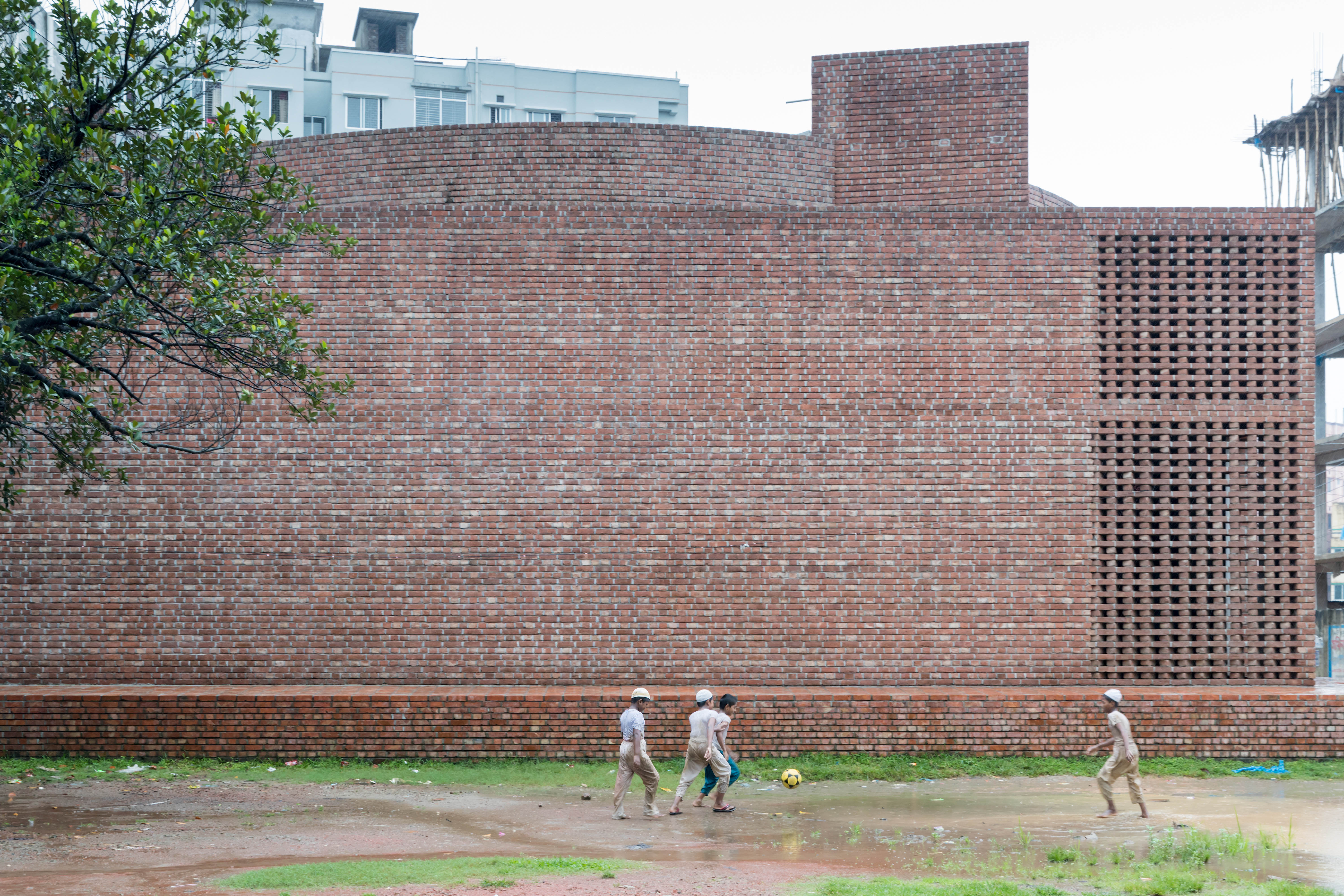 Bait Ur Rouf Mosque. Faydabad, Dhaka. (Architect: MTA / Marina Tabassum Architects)