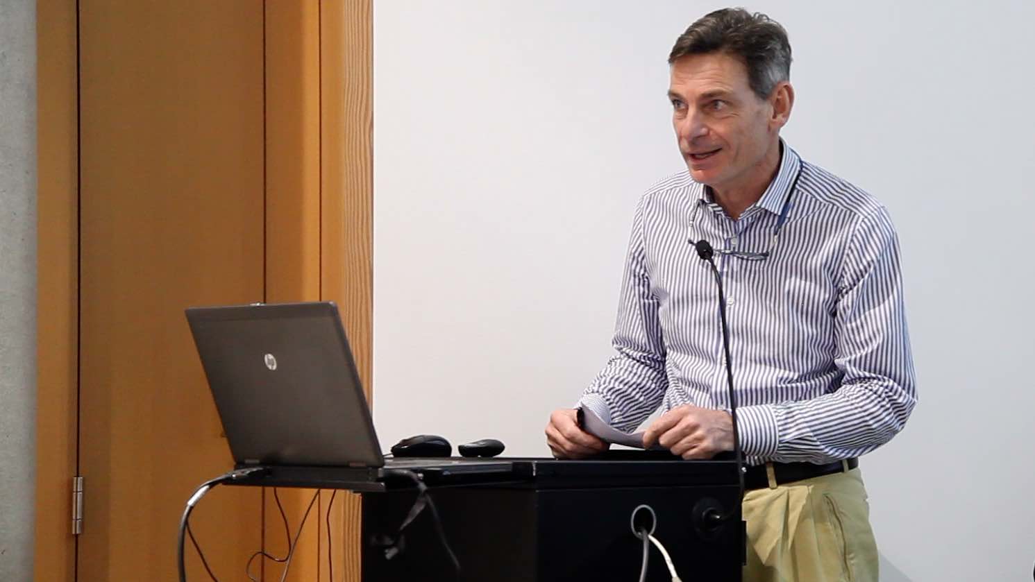Tavola rotonda. Cooperative abitative: principi, caratteristiche e funzionamento (Bellinzona). Michele Galfetti, giornalista, moderatore della tavola rotonda