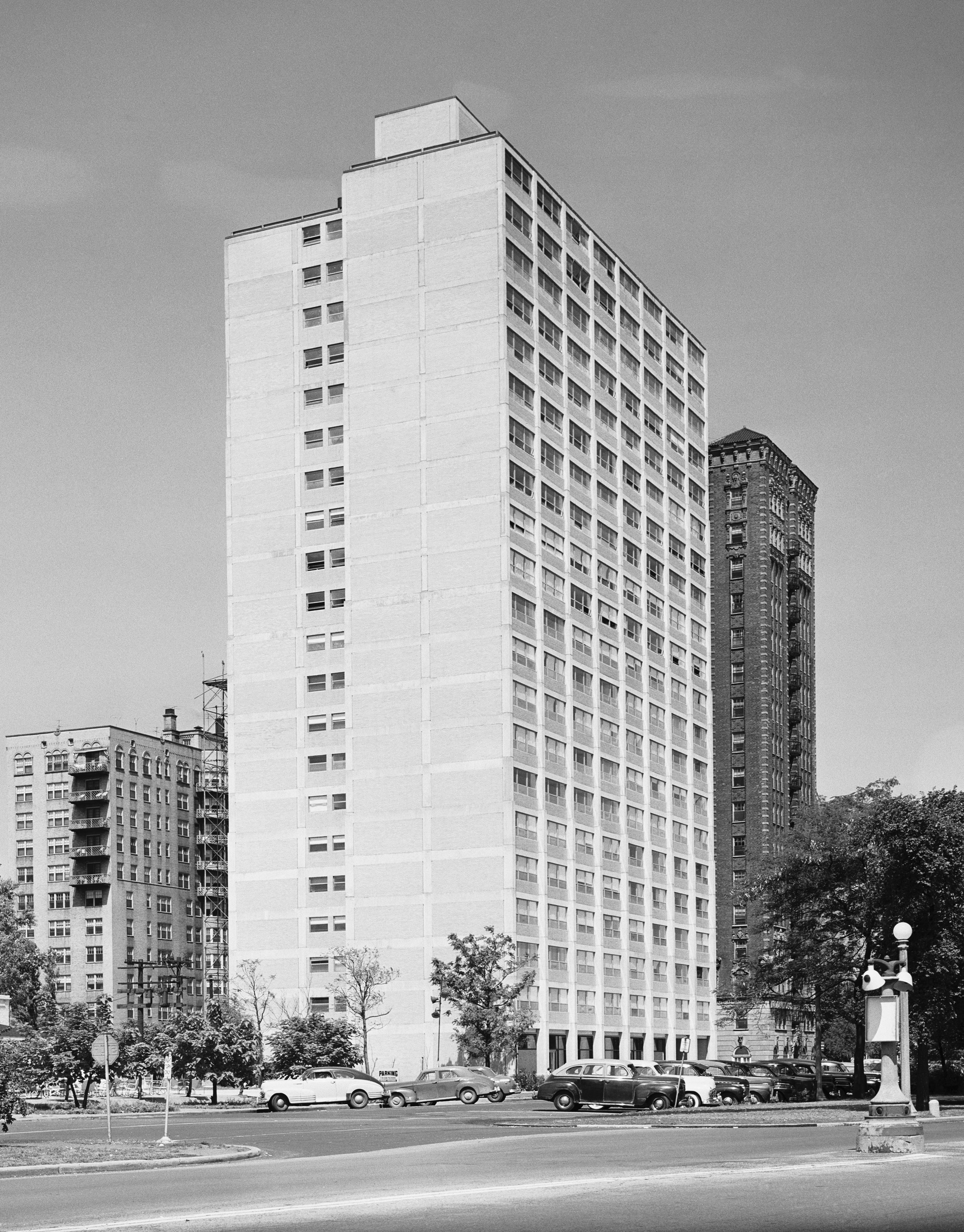Promontory Apartments, Chicago, Cabinet de Mies van der Rohe (architecte) et Herbert Greenwald (promoteur), 1946-49.