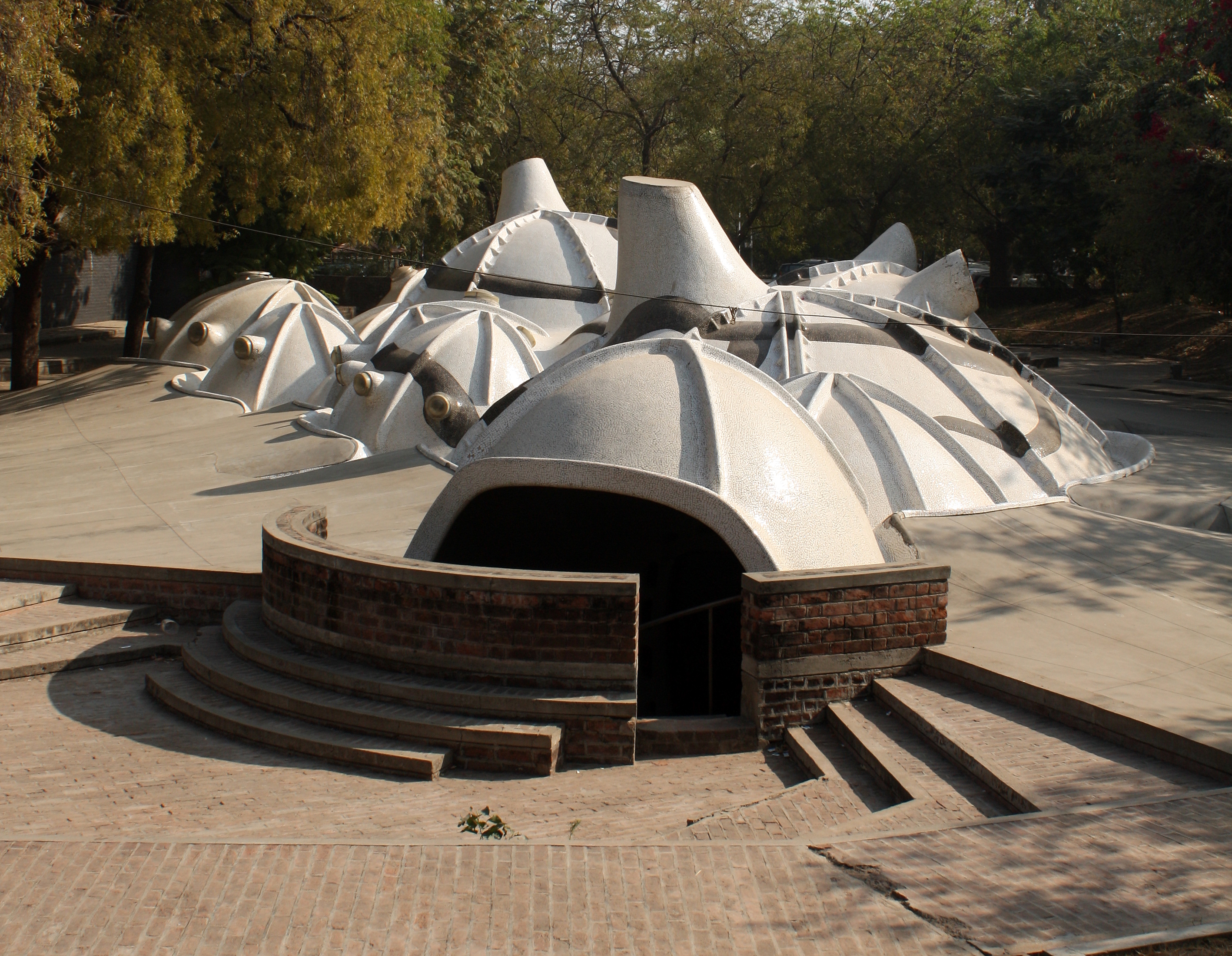 Unterirdische Kunstgalerie «Amdavad ni Gufa» in Ahmedabad, Indien (1990)