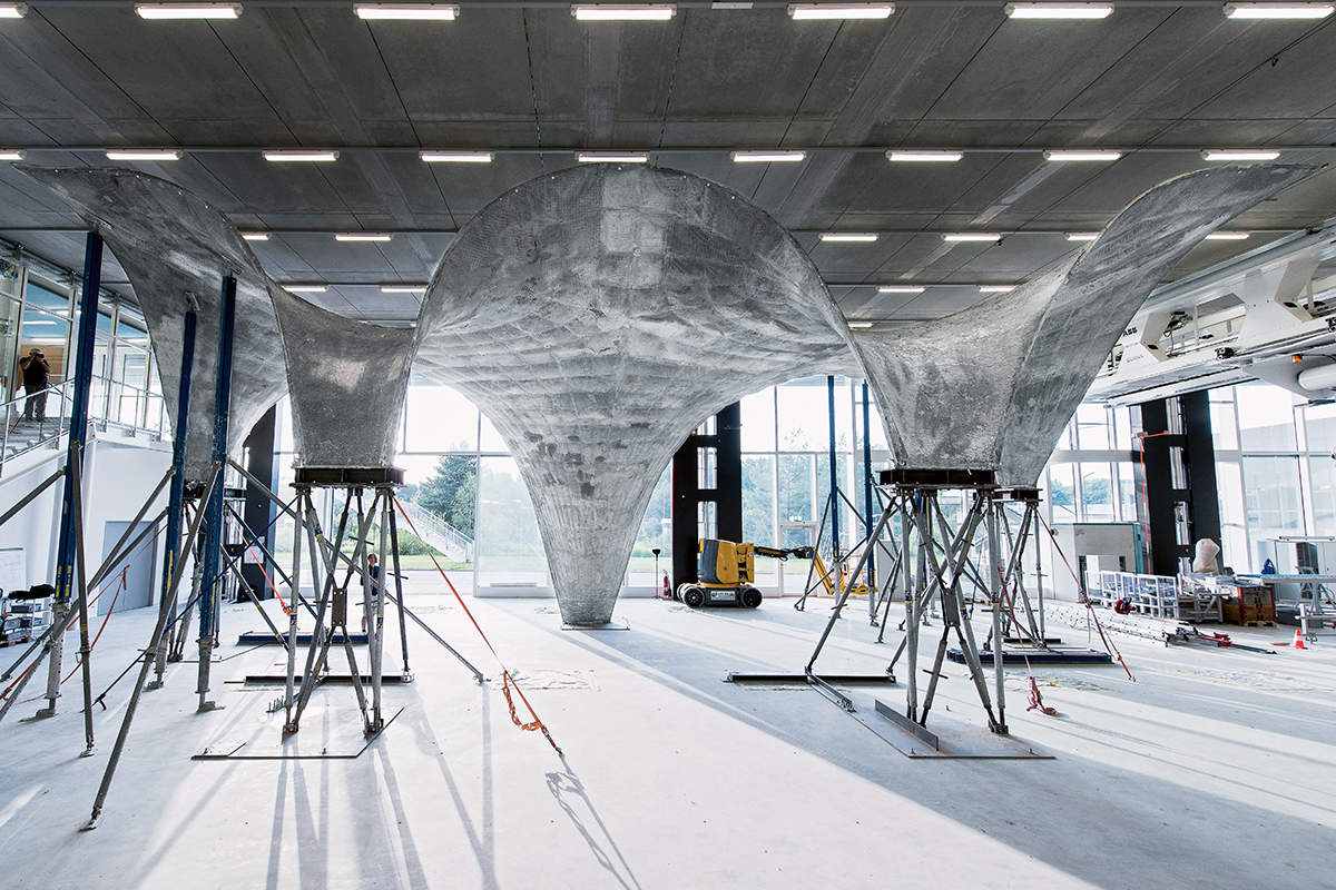 Prototyp der ultradünnen, freitragenden Betonschale des Dachs der Unit HiLo.