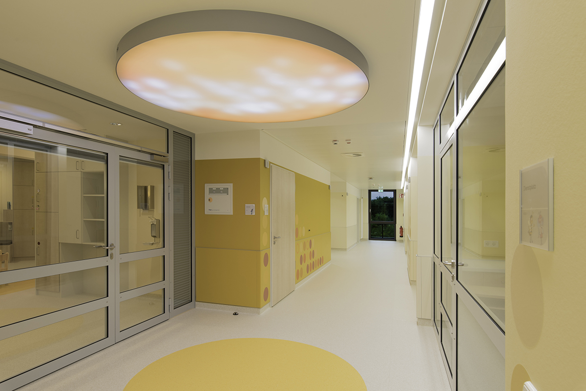 Kategorie: Öffentliche Bereiche / Innenraum | Kinderkrankenhaus Auf der Bult | Studio DL