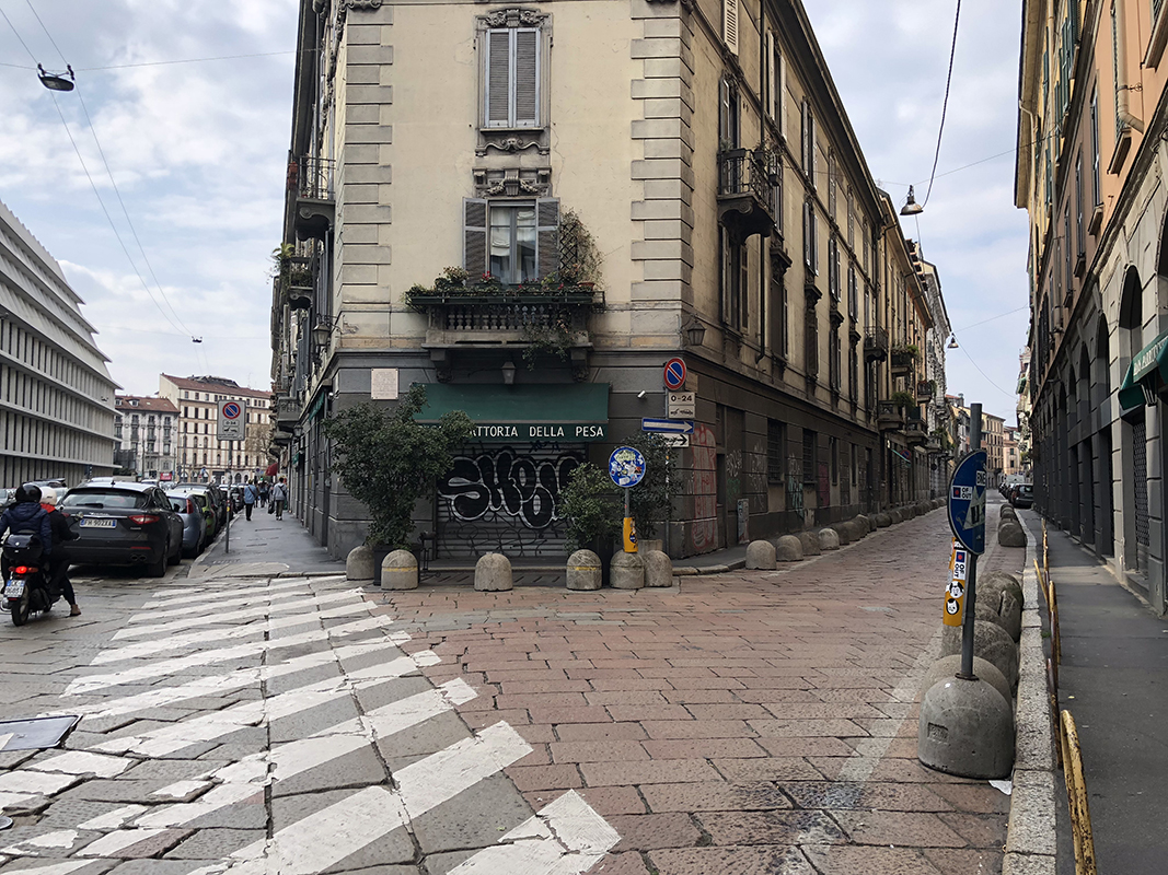 Vom Viale Pasubio zweigt die Via Pietro Maroncelli ab.