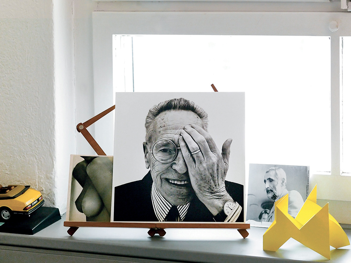 Maestri: i ritratti di Achille Castiglioni e Enzo Mari nello studio zurighese di Häberli in Seefeldstrasse.
