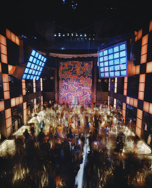 «Palladium», New York, 1985. Architekt: Arata Isozaki, Wandbild von Keith Haring.
