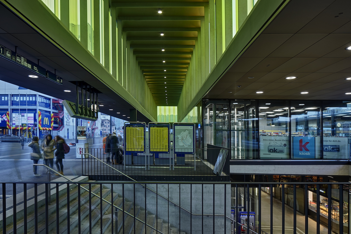 Sieger in der Kategorie «Verkehrsbauten»: Bahnhof Oerlikon in Zürich, Lichtdesign: lichtgestaltende ingenieure vogtpartner.