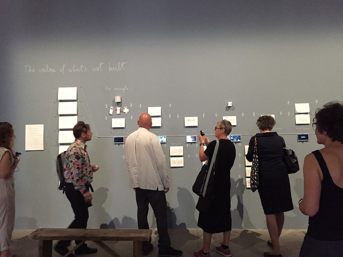 Manifest des chilenischen Büros Elemental, zu dessen Mitgliedern auch Pritzker-Preisträger Alejandro Aravena gehört, der Kurator der Architekturbiennale 2016.