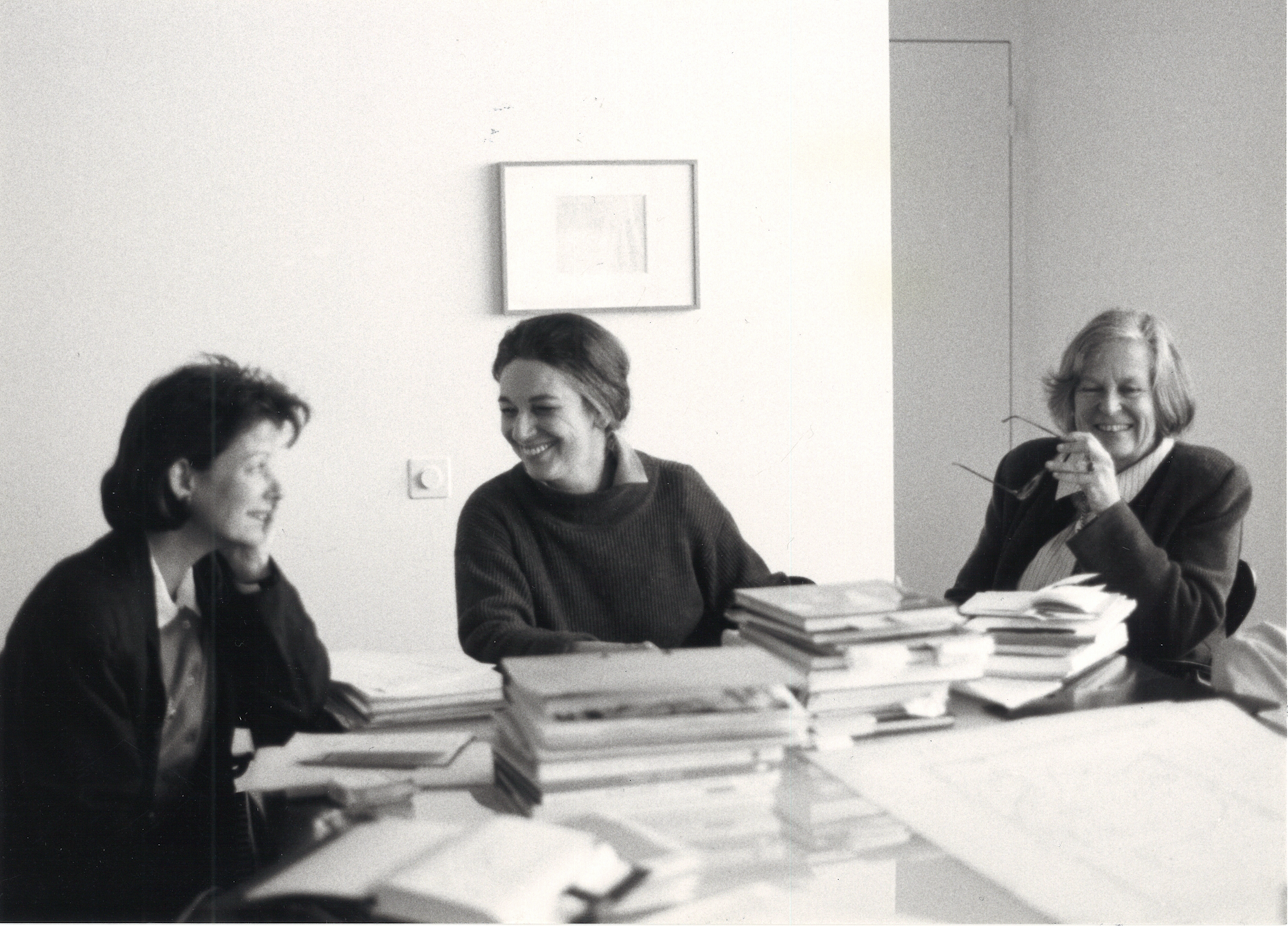 Inès Lamunière, Flora Ruchat-Roncati, Beate Schnitter bei der Vorbereitung zur Ausstellung «SAFFA 1928, 1958 1988 und heute?» im Architekturmuseum Basel.